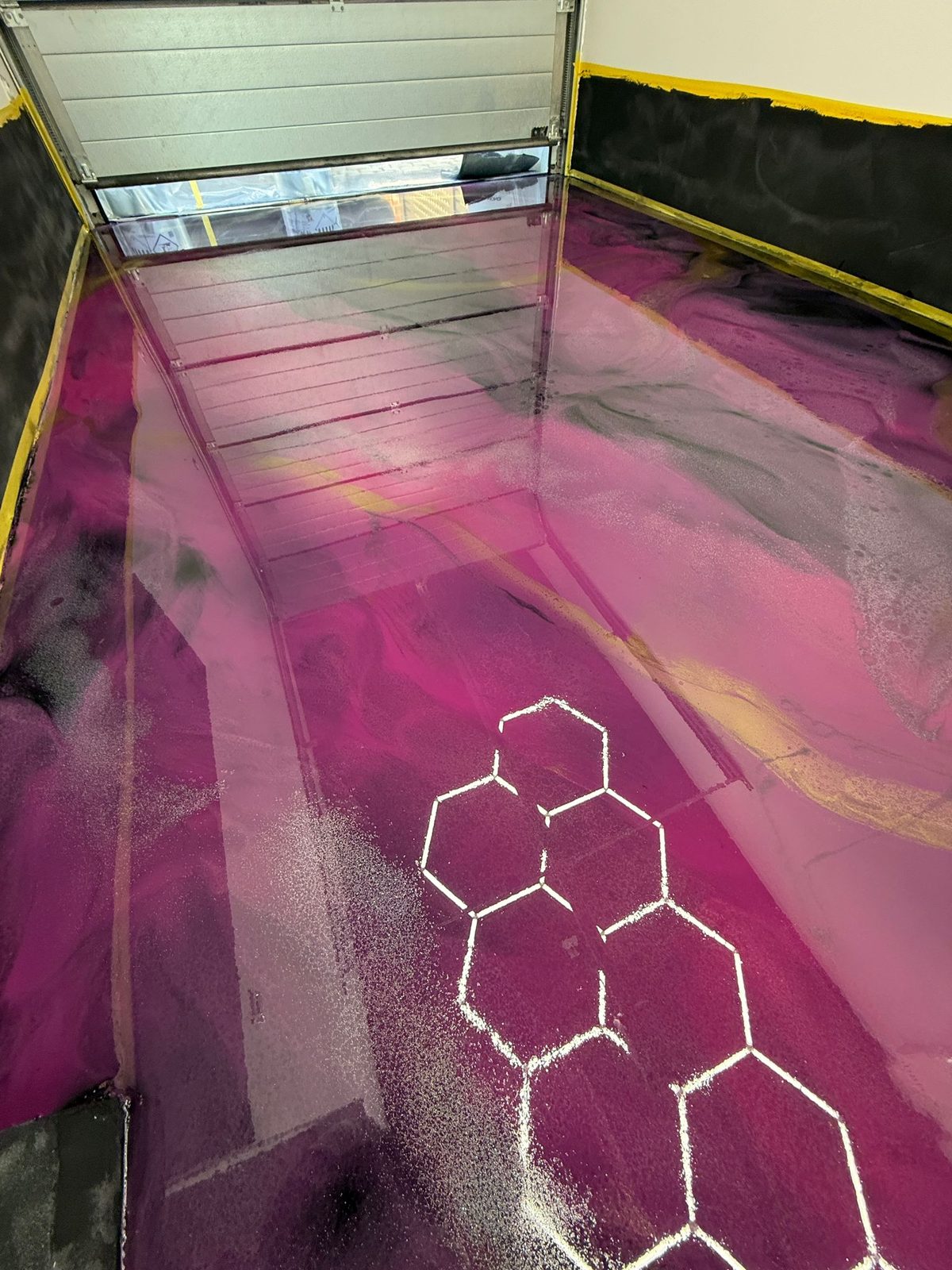 Dekorativni epoxy pod u garaži – izvedba 2LD