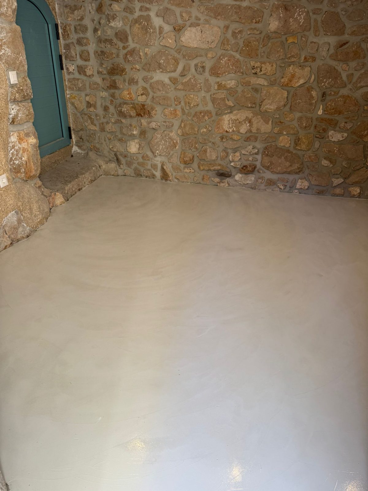 Mikrocement u konobi – Rasopasno